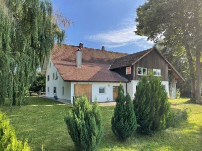 Hochwertig renoviertes, ehemaliges landwirtschaftliches Anwesen mit 7 Zimmern, Scheune und Garten