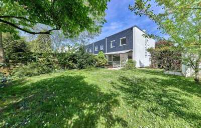 DOGLOVERS PAY ATTENTION ! beautiful house with a fantastic garden !!!