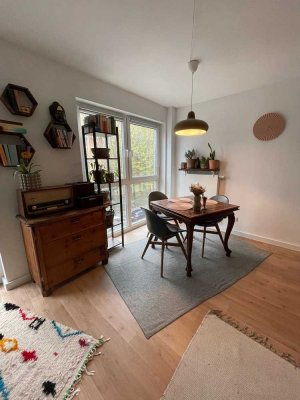 ***Zentrale Lage: 4 helle, schöne Räumlichkeiten, gleichmäßiger Schnitt, Balkon***