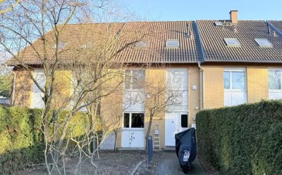 STILVOLLES REIHENMITTELHAUS MIT 
LUXUSAUSSTATTUNG IN BERLIN-DAHLEM