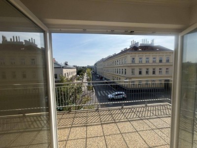 Traumhafte 3- Zimmer Dachgeschoßwohnung über zwei Etagen mit Terrasse