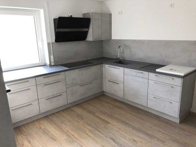 Moderne 2,5-Raum-Wohnung mit  Einbauküche in Steinpleis