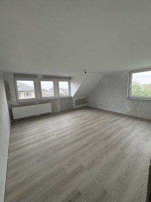 Sanierte 3-Raum-Dachgeschosswohnung mit gehobener Innenausstattung mit Balkon in Dieblich