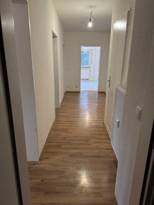 (nur Selbstzahler) Wunderschöne, sanierte 3 Zimmer Wohnung am Grafenwald