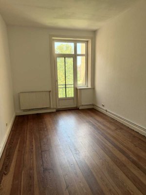 Befristete Vermietung für 2 Jahre: Schöne Altbauwohnung im 2. Obergeschoss mit Balkon