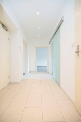 AB SOFORT VERFÜGBAR I MODERNE KÜCHE I CARPORT I DUSCHE I BALKON I TOP SANIERT I HAUSTIERE WILLKOMMEN I ZENTRALE LAGE I WG TAUGLICH I PROJEKT WOHNEN I