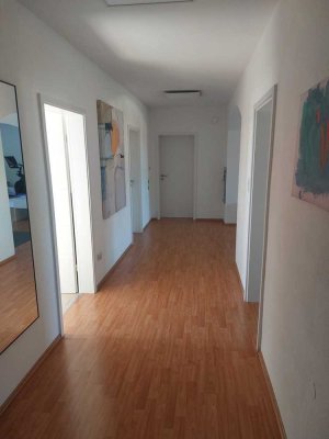 Moderne und sanierte 3,5-Raum-Wohnung mit EBK in Perkam