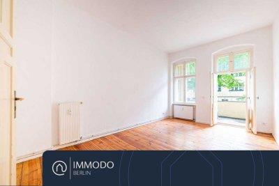 ☘️ Wohnen mit im Kiez - Charmante 2-Zi-Altbauwohnung mit sonnigem Balkon, Tageslichtbad & Dielen