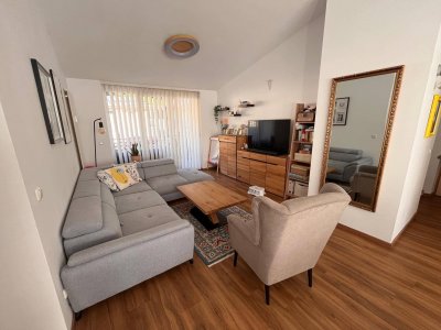 Schöne helle Dachgeschosswohnung mit hohen Decken 84 m2 und Balkon in Wattens