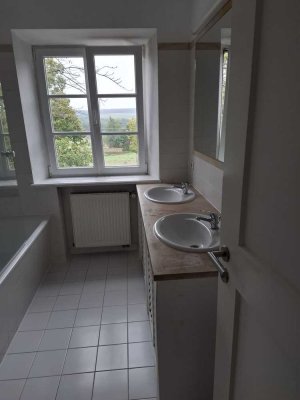 Großzügige 5-Zimmer-Wohnung mit Dachterrasse in Ortsrandlage von Neuburg an der Donau