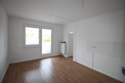 Wohlfühlbad mit bodentiefer Dusche und offener Küche