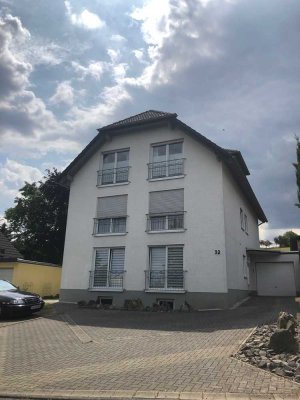 Helle Etagenwohnung  im zweiten Stock in ruhiger Lage