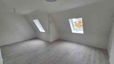 ANFRAGEN ÜBER DAS KONTAKTFELD +++ Schöne Dachgeschosswohnung mit Wohnküche in Steglitz