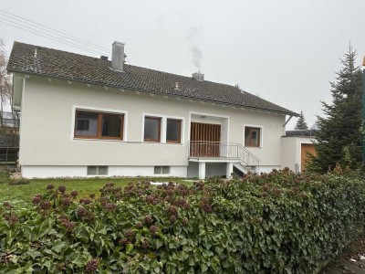 großes renoviertes Einfamilienhaus m. vielen Zimmern, großen Garten, großen Hobby-Schuppen im Hof