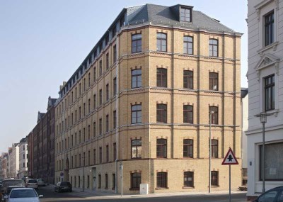 Wunderschöne 2-Zimmer-Wohnung im sanierten Fabrikgebäude mit Balkon und Einbauküche!