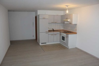 Laichingen, frei ab 01.09./01.10./01.11.2025: Mit Balkon, Einbauküche und TG-Platz