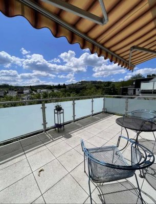 Tolle 2-Zimmerwohnung mit großer Terrasse, Stellplatz & Garage, EBK, Keller