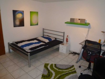 **AB SOFORT! 1 Zi. City Apartment mit Einbauküche - Nähe Paradeplatz**