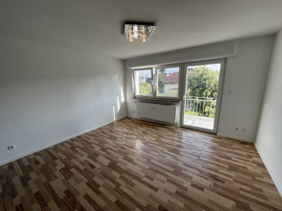 Erstbezug nach Sanierung mit EBK und Balkon: ansprechende 3-Zimmer-Wohnung in Raunheim