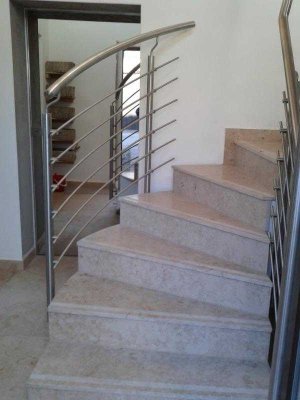 Single-Wohnung mit Einbauküche und Garage