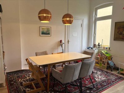 Stilvolle, vollständig renovierte 4-Zimmer-Hochparterre-Wohnung mit EBK in Bremen