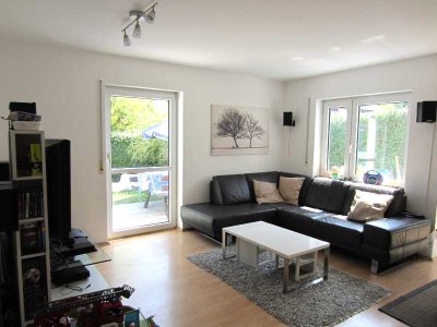 Sehr schöne 4-Zimmer-Gartenwohnung mit 240 qm Garten