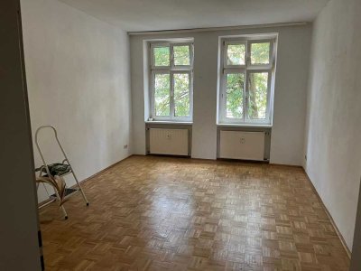 Altbau: 2,5-Zimmer-Wohnung mit separater Küche