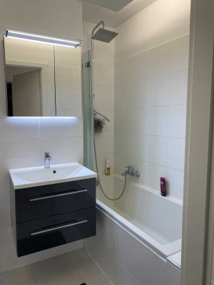 Helle 2-Zimmer-Wohnung mit Balkon, Einbauküche & Tiefgaragenstellplatz in Misburg