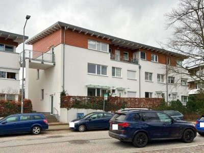 Über den Dächern Wedels!! Wohnung mit großem Balkon und Sicht auf die Wedeler Marsch!!