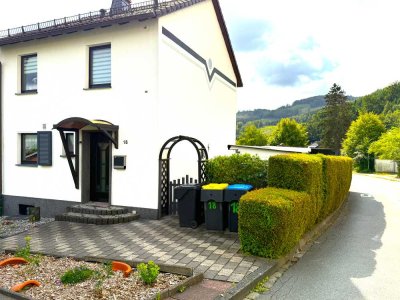 Charmantes Reiheneckhaus mit herrlichem Fernblick