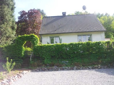 2305qm Kaufgrundstück mit sanierungsbedürftigem Wohnhaus am Waldrand in Stadtnähe von PRIVAT