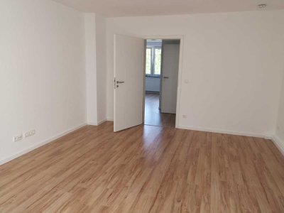 Komplett renovierte 2,5-Zimmerwohnung mit Balkon und Einbauküche in Hannover