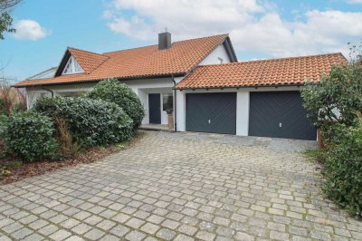 Willkommen zuhause: Gepflegtes Einfamilienhaus mit Garten und ELW in Verrenberg