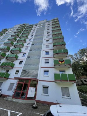 Modernisierte 1-Raum-Wohnung mit Balkon und Einbauküche in Pirmasens