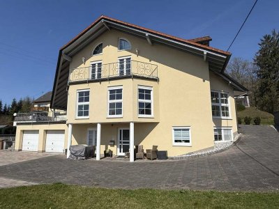 Schöne und vollständig renovierte 3-Raum-EG-Wohnung in Fürthen