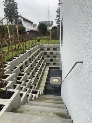 Helle Neubau-Wohnung mit Freisitz