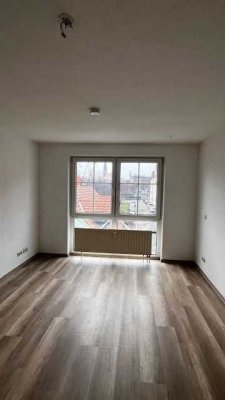 * Kompakte und vermietete 1-Zimmer mit Dusche, EBK, Tiefgarage, Aufzug und Laminat in Bestlage *