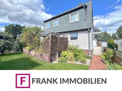 FRANK IMMOBILIEN - Massiv gebaut, liebevoll gepflegt – Einfamilienhaus mit  Garten & Garage