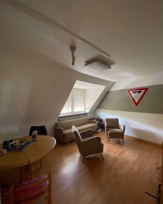 Freundliche 2-Zimmer-DG-Wohnung in Schweinfurt