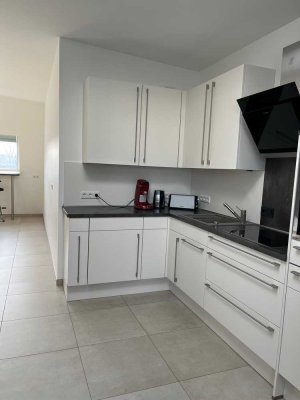 Wunderschöne 4- Zimmer Maisonettewohnung mit moderner Ausstattung, EBK, 2 Bädern, Balkon und Dachter