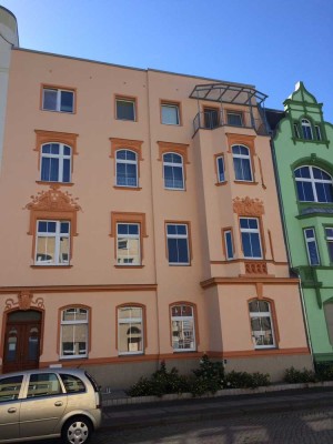 Hochparterre 2-Zi.-Wohnung modernisiert - ideal für Senioren !!!