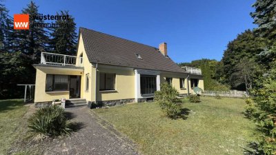 Handwerker aufgepasst - Viel Platz für individuelle Wohnwünsche auf großem Grundstück mit Pool