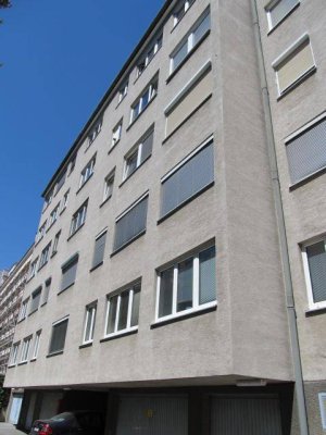 Neuwertig, Ruhelage, gleich bei U3, 4-Zimmer-Wohnung mit Küche und Lift in 1110 Wien