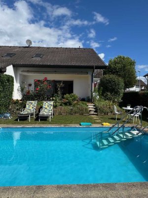 Doppelhaushälfte mit Pool