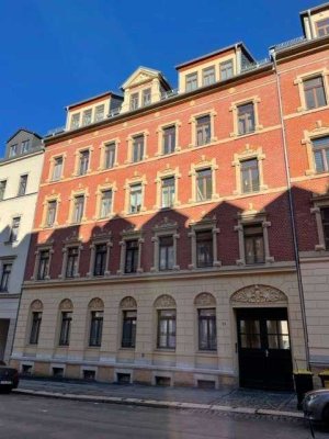 Helle 4-RW -Dachgeschoßwohnung mit Loggia/ Parkett/ Fußbodenheizung/Stellplatz -PKW/ Aufzug//**WE13