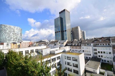 Über den Dächern von Düsseldorf ! Top 5-Zi-DG-Luxus-City-Wohnung mit herrlichem  Parkblick !