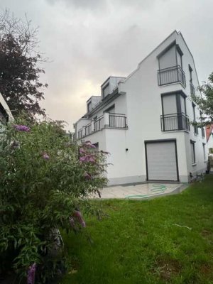 Sehr ruhige 6-Zimmer-DHH in Obermenzing