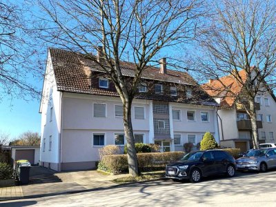 6-Familienhaus mit 4 Garagen und 2 Stellplätzen in beliebter Wohnlage