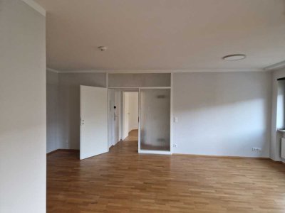 Gepflegte 2-Zimmer-Wohnung mit Balkon und EBK in Düsseldorf