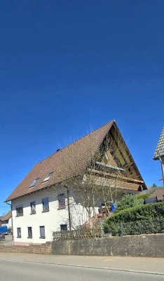 sonniges Einfamilienhaus mit Einliegerwohnung in Rötenberg